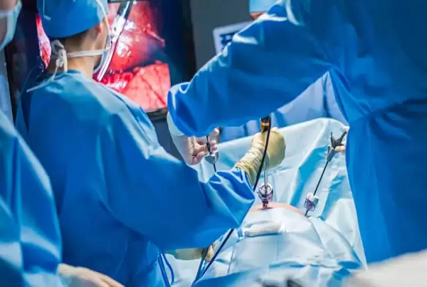 Advanced Laparoscopic Hernia Surgery